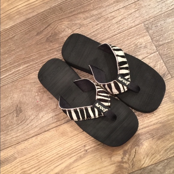 reef slipper met opener